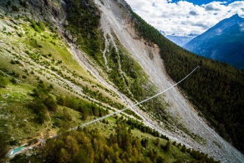 Insgesamt 494 Meter Länge misst die neue Brücke in der Schweiz: Weltrekord bei der Eröffnung.
