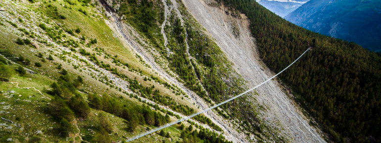 Insgesamt 494 Meter Länge misst die neue Brücke in der Schweiz: Weltrekord bei der Eröffnung.