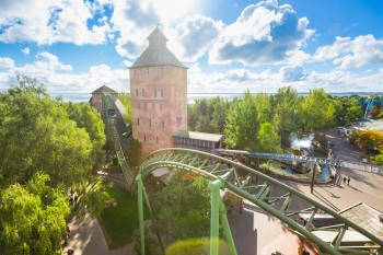 Die Stahlachterbahn "Fluch von Novgorod" besteht seit 2009.
