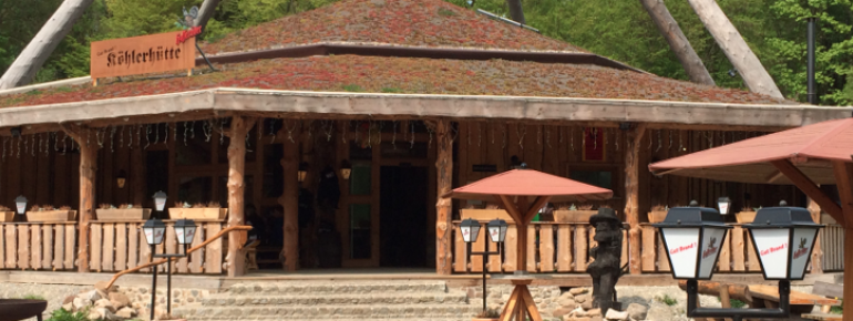Die urige Köhlerhütte lädt zu einer Stärkung ein