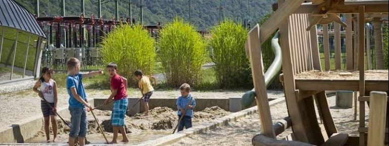 Im Außenbereich können Kinder auch buddeln.