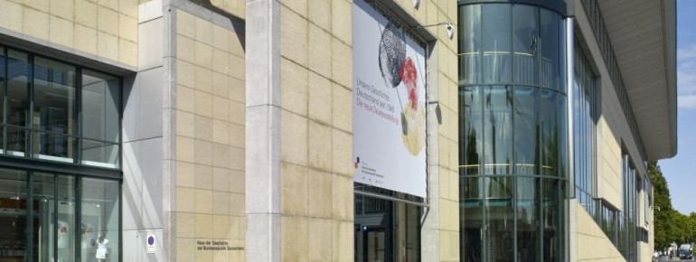 Der Haupteingang des Museums