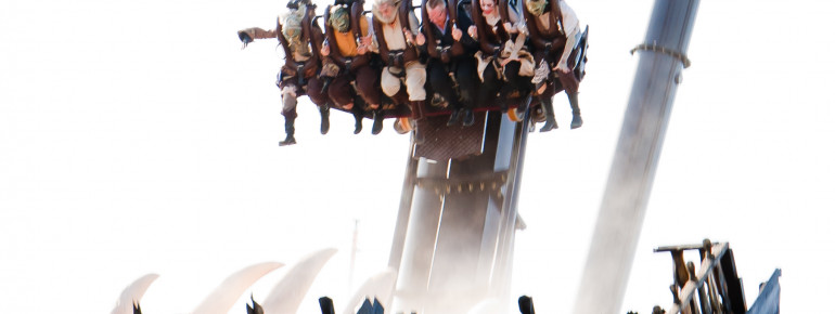 Auf der „KRAKE“ geht es mit einer Geschwindigkeit von 103 km/h in die Tiefe.