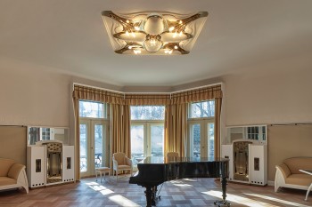 Im unteren Geschoss der Villa kann man die originalen Möbelstücke der Firma Esche bewundern.