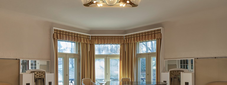 Im unteren Geschoss der Villa kann man die originalen Möbelstücke der Firma Esche bewundern.