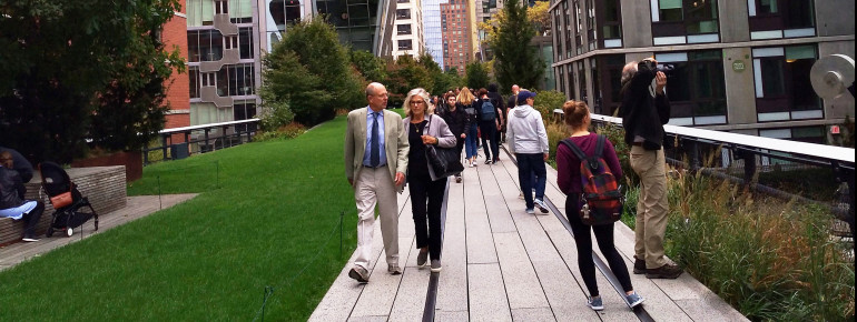 Der High Line Park zieht sich auf 9 Metern Höhe durch die Häuserschluchten der West Side.