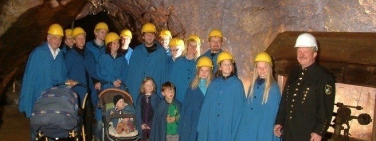 Besuchergruppe im Bergwerk