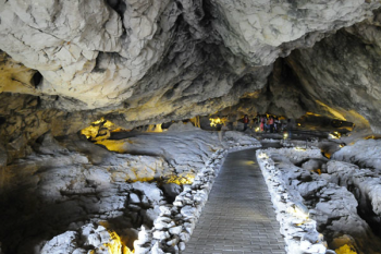 Weg durch die Höhle