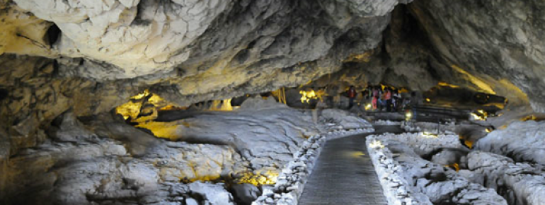 Weg durch die Höhle