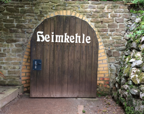 Hinter diesem Tor befindet sich der Eingang zur Höhle Heimkehle