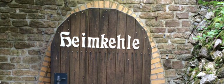 Hinter diesem Tor befindet sich der Eingang zur Höhle Heimkehle