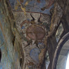 Diese farbigen Fresken befinden sich in der Klosterkirche Mariä Himmelfahrt.