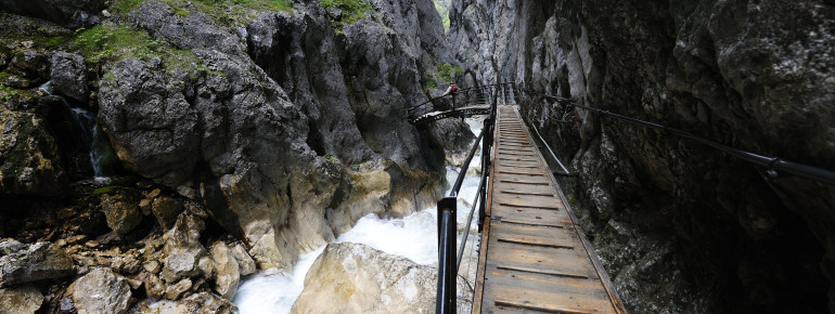 Die Schlucht ist bis zu 150 Meter tief.