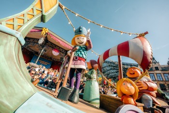 Nach und nach füllten Figuren wie Wickie den Park mit Leben.