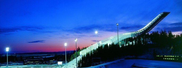 Die freistehende Konstruktion besteht aus 1000 Tonnen Stahl