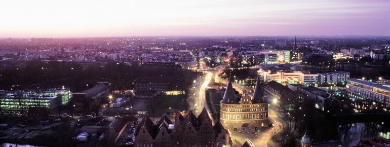 Holstentor zu Lübeck bei Nacht
