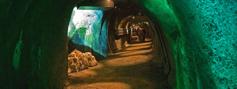 Im Iberg befindet sich ein Weg, der die Geschichte anhand eines Zeitstrahls erzählt.