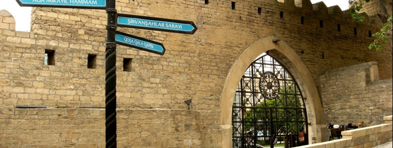 Blick auf die Außenmauer