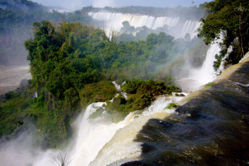 Blick auf die Wasserfälle von der Argentinischen Seite.