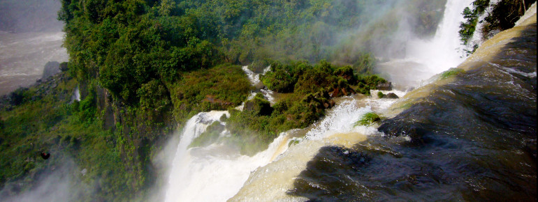 Blick auf die Wasserfälle von der Argentinischen Seite.