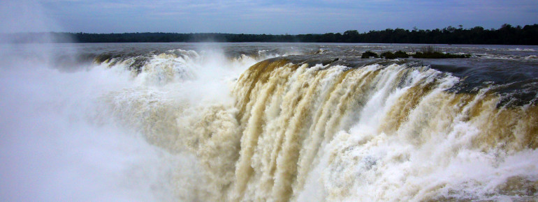 Besonders eindrucksvoll sind die Wasserfälle am Garganta do Diabo (Teufelsschlund).