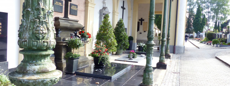 Die Arkadengräber wurden bei der Erweiterung 1884 ergänzt.