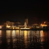 Der Christkindlmarkt liegt direkt am Ufer der Fraueninsel.
