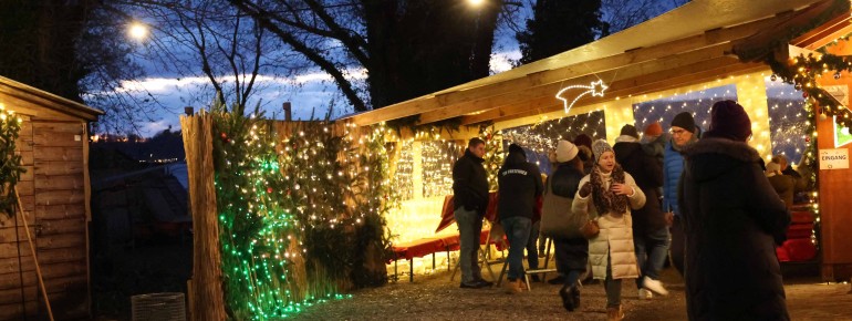 Auch Essen und Getränke gibt es beim Inselchristkindlmarkt zu kaufen.