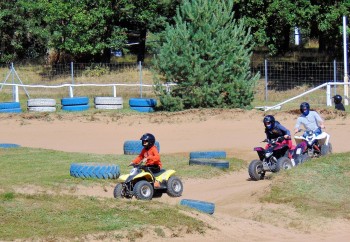 In der Erlebniswelt Rugard kann man auch Quad fahren.