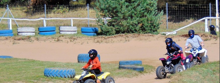 In der Erlebniswelt Rugard kann man auch Quad fahren.