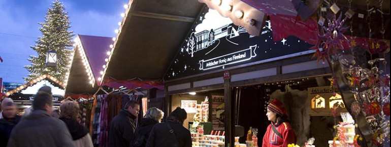 Leckereien aus den verschiedensten Ländern kann man am Weihnachtsmarkt in Essen kaufen.
