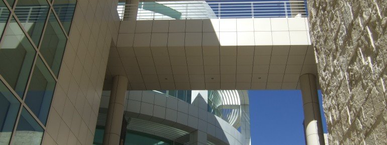 Runde und eckige Formen prägen die Architektur