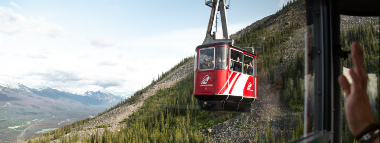 Die Fahrt mit der Seilbahn dauert rund 7 Minuten.