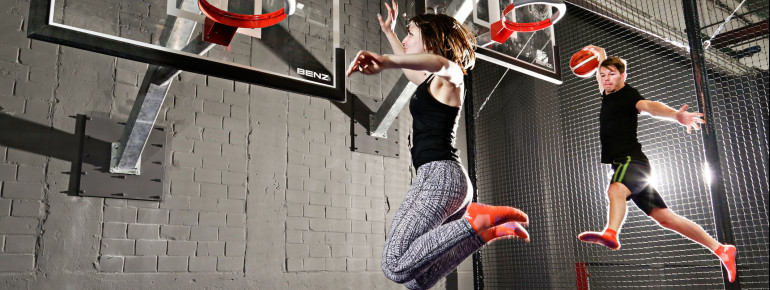 Man kann beim SlamJUMP sogar Basketball spielen.