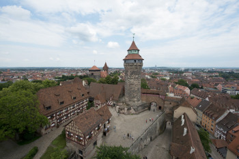 Von der mittelalterlichen Kaiserburg erhältst du einen guten Rundblick über die Altstadt von Nürnberg.
