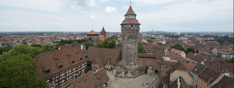 Von der mittelalterlichen Kaiserburg erhältst du einen guten Rundblick über die Altstadt von Nürnberg.