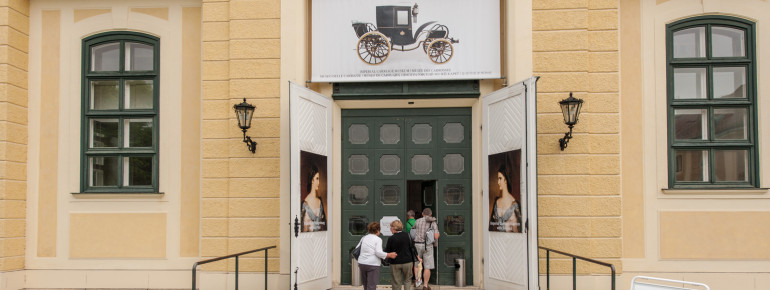 Der Eingang zur Kaiserlichen Wagenburg in Wien