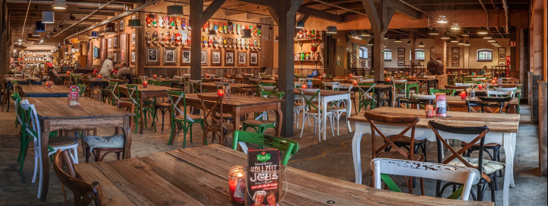 Das Hofrestaurant ist ein beliebter Ort, um frische, saisonale Gerichte zu genießen.