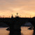 Die Karlsbrücke bei Sonnenuntergang.