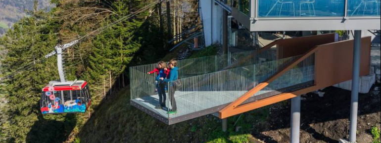 Die Karrenkante, sowie das Panoramarestaurant erreicht man über die Karrenseilbahn.