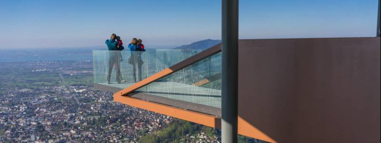 Die Karrenkante ermöglicht einen herrlichen Rundumblick über die Schweizer Berge