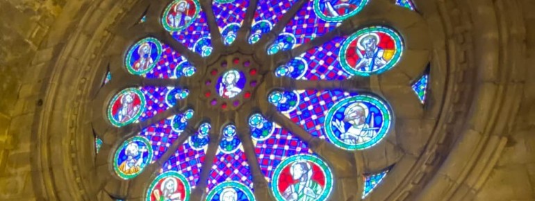 Das weltberühmte Fenster der Kathedrale in Lissabon.