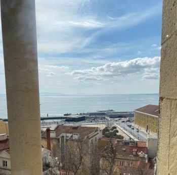 Der Aussicht von der Kathedrale auf den Lissaboner Hafen