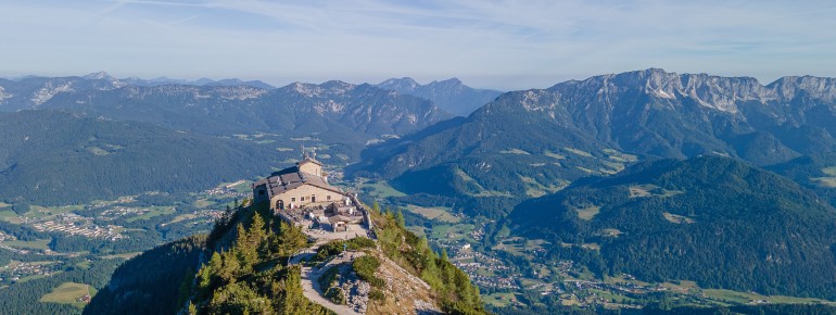 Hoch oben auf 1.834  Metern thront das Kehlsteinhaus über dem Berchtesgadener Land.