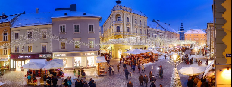 Der Besuch auf dem Weihnachtsmarkt lässt sich gut mit einem Shoppingbummel kombinieren.