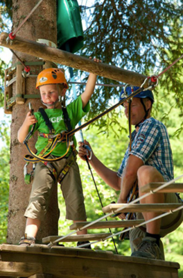 Gut gesichert kann der Kletterspaß beginnen.