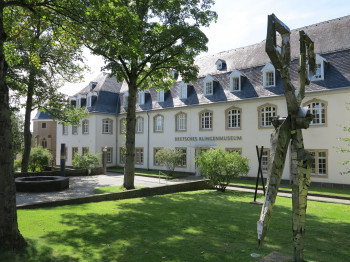 Das Klingenmuseum befindet sich im ehemaligen Augustiner-Chorfrauen-Stift in Gräfrath.