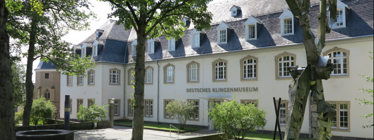 Das Klingenmuseum befindet sich im ehemaligen Augustiner-Chorfrauen-Stift in Gräfrath.