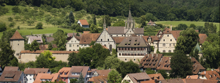 Die Anlage ist eines der besterhaltenen Zisterzienserklöster in Süddeutschland und liegt idyllisch in einem Tal.