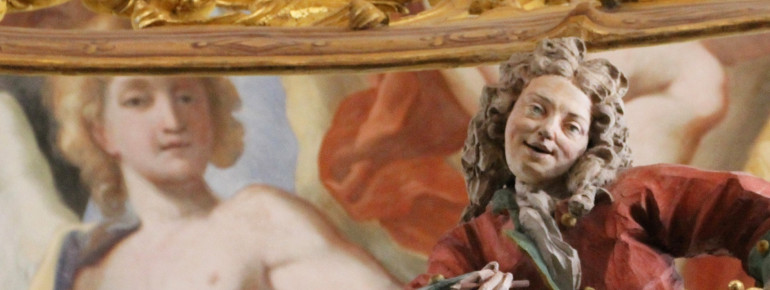 Die Gebrüder Asam sind als Gemälde und Stuck-Skulptur in der Kirche verewigt